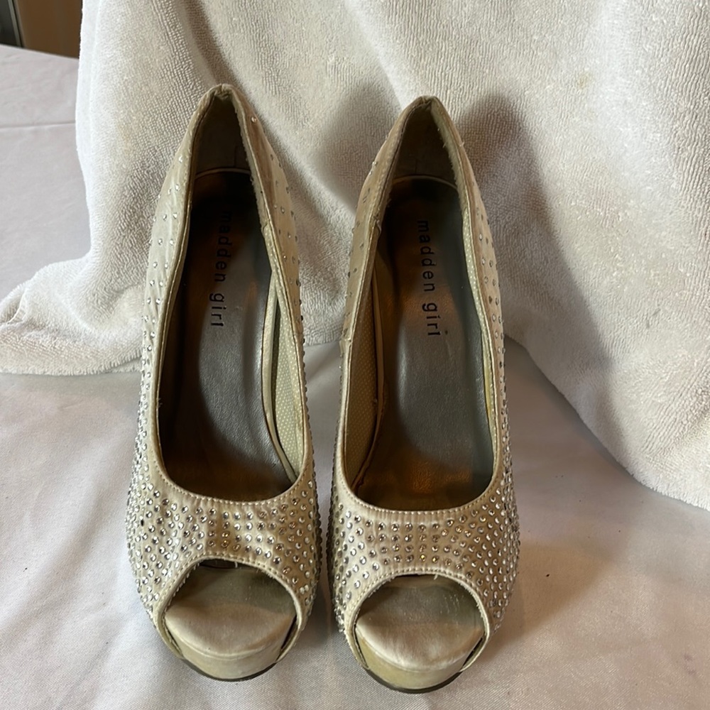 Madden Girl Women’s Shoes Size 8.5 silver with rhinestones 6 inch heel